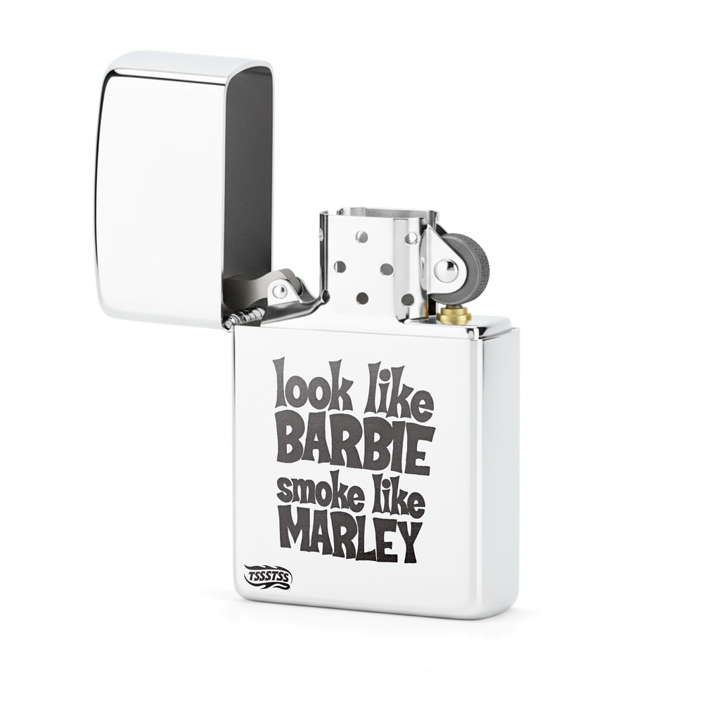 Isqueiro Cromado Polido 'Barbie Marley' detalhe 2